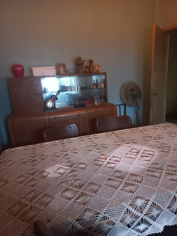 Venta. Casa y local. Don Bosco 2555. Moron.