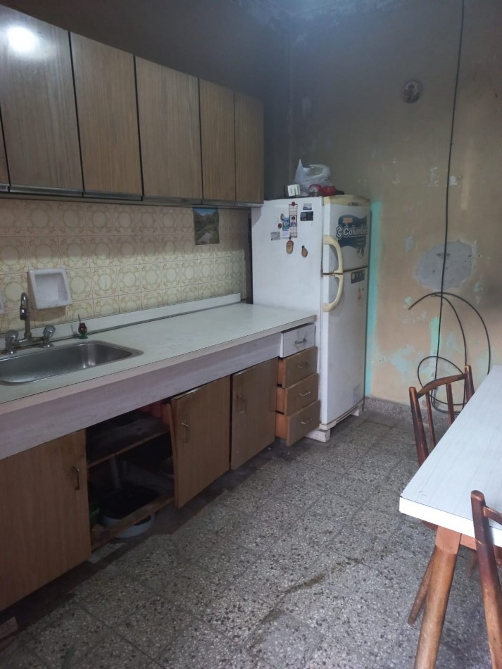 Venta. Casa y local. Don Bosco 2555. Moron.