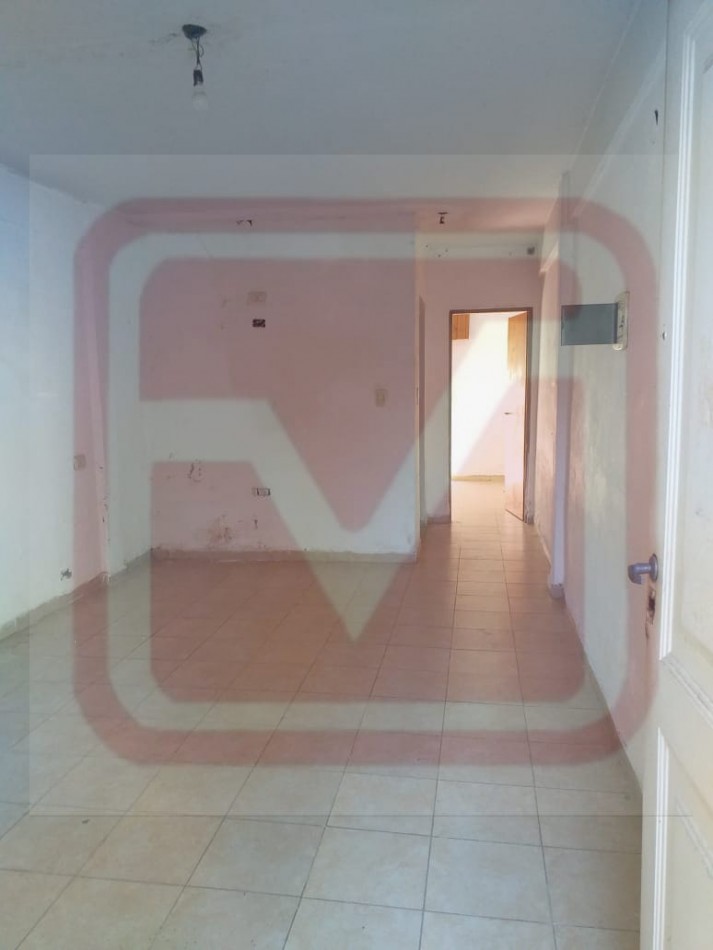 Departamento dos ambientes con patio. Centenera 2082. San Justo.