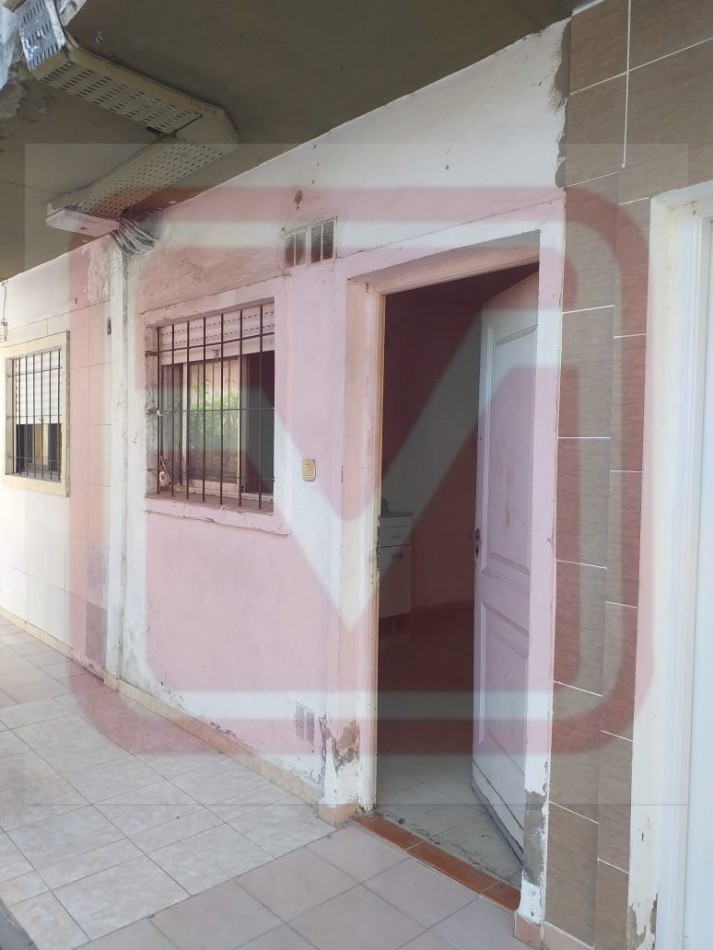 Departamento dos ambientes con patio. Centenera 2082. San Justo.