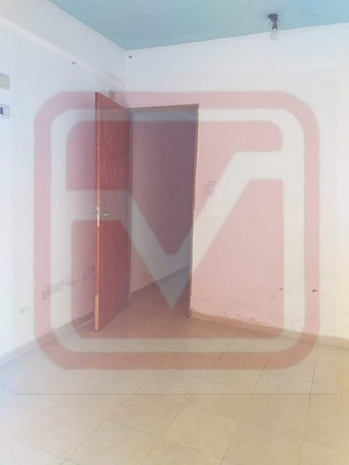 Departamento dos ambientes con patio. Centenera 2082. San Justo.