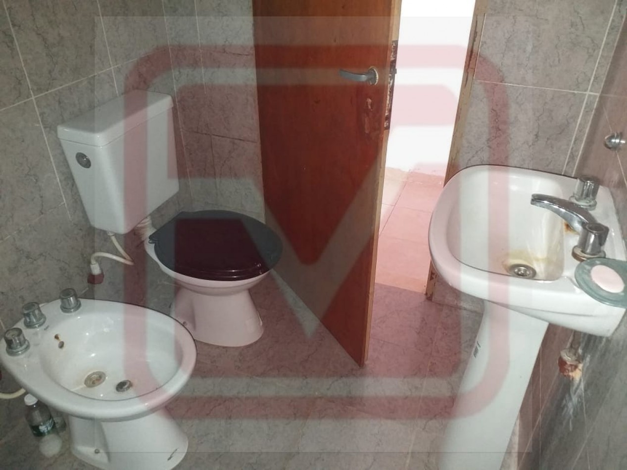Departamento dos ambientes con patio. Centenera 2082. San Justo.