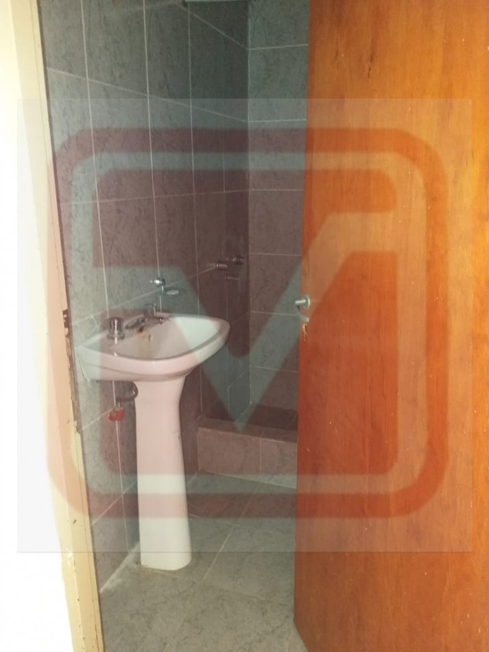 Departamento dos ambientes con patio. Centenera 2082. San Justo.