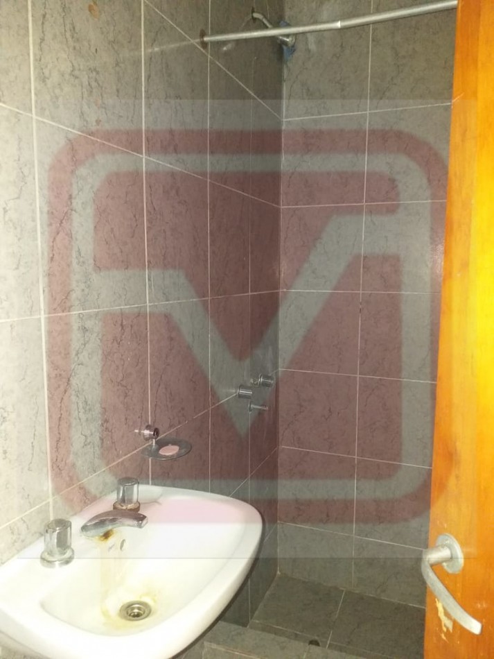 Departamento dos ambientes con patio. Centenera 2082. San Justo.