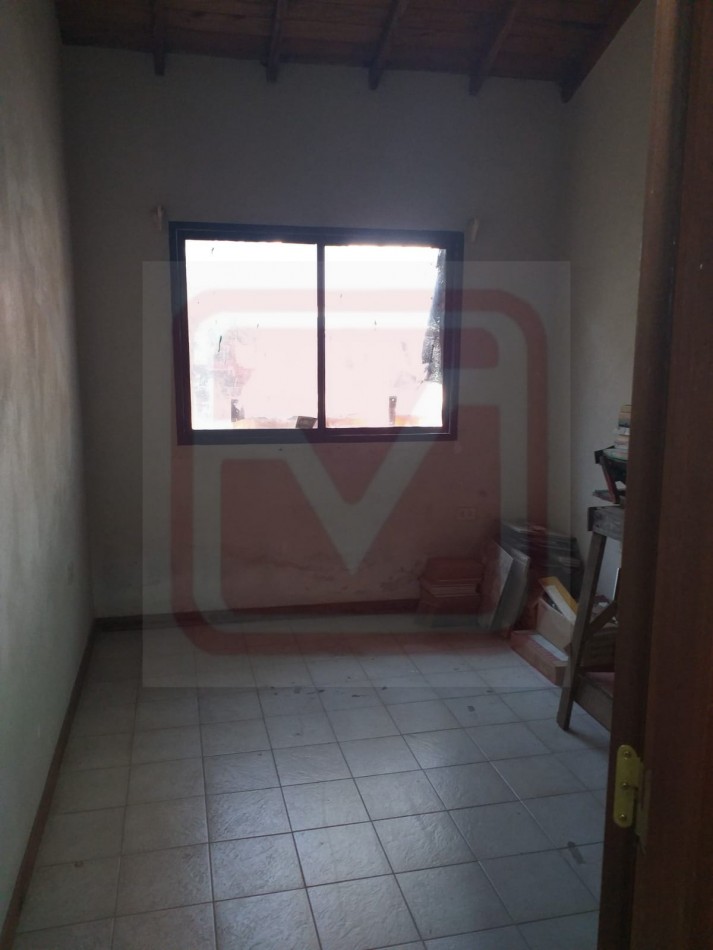 Dos casas de tres ambientes. German Abdala 3263. Isidro Casanova.