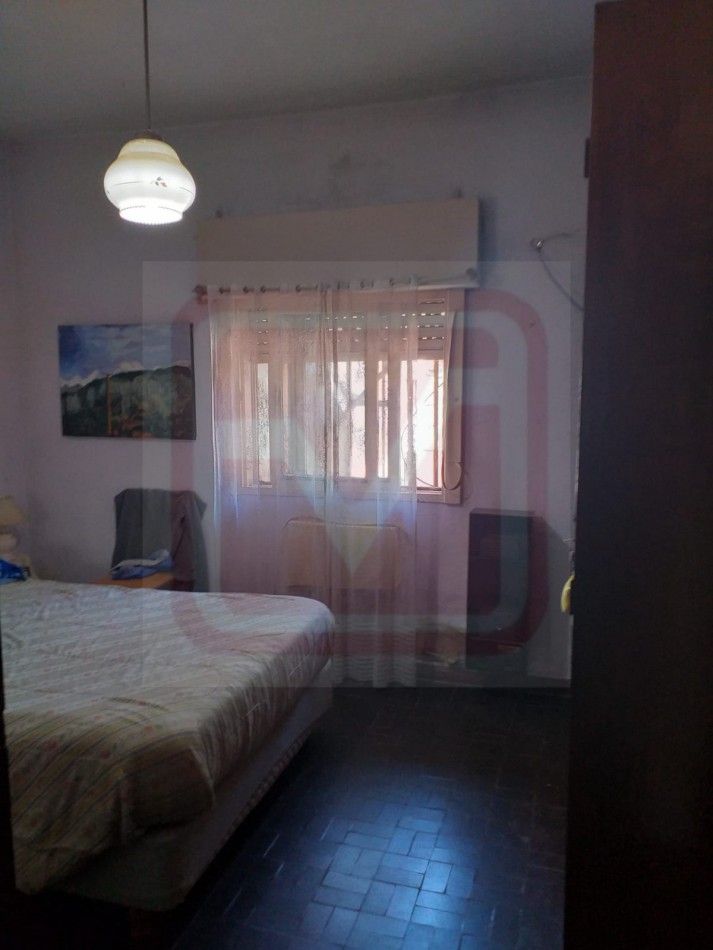 Dos casas de tres ambientes. German Abdala 3263. Isidro Casanova.