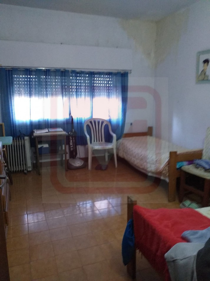 Dos casas de tres ambientes. German Abdala 3263. Isidro Casanova.