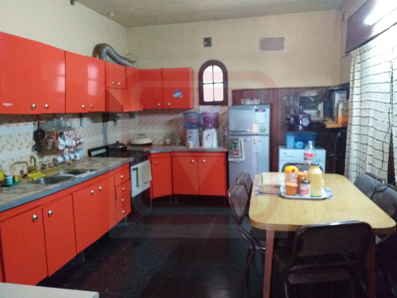 Dos casas de tres ambientes. German Abdala 3263. Isidro Casanova.