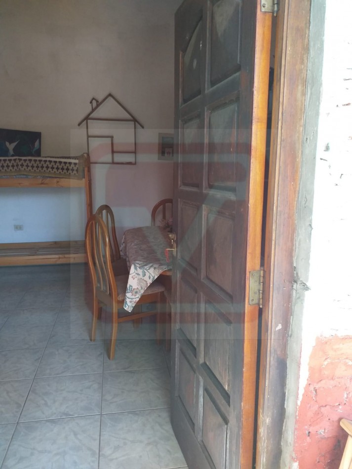 Dos casas de tres ambientes. German Abdala 3263. Isidro Casanova.