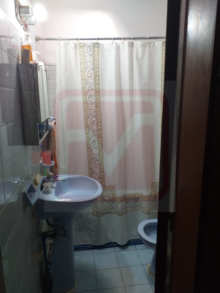 Dos casas de tres ambientes. German Abdala 3263. Isidro Casanova.