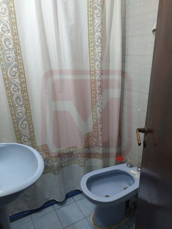 Dos casas de tres ambientes. German Abdala 3263. Isidro Casanova.
