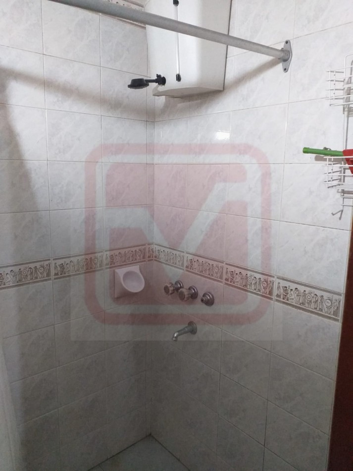 Dos casas de tres ambientes. German Abdala 3263. Isidro Casanova.