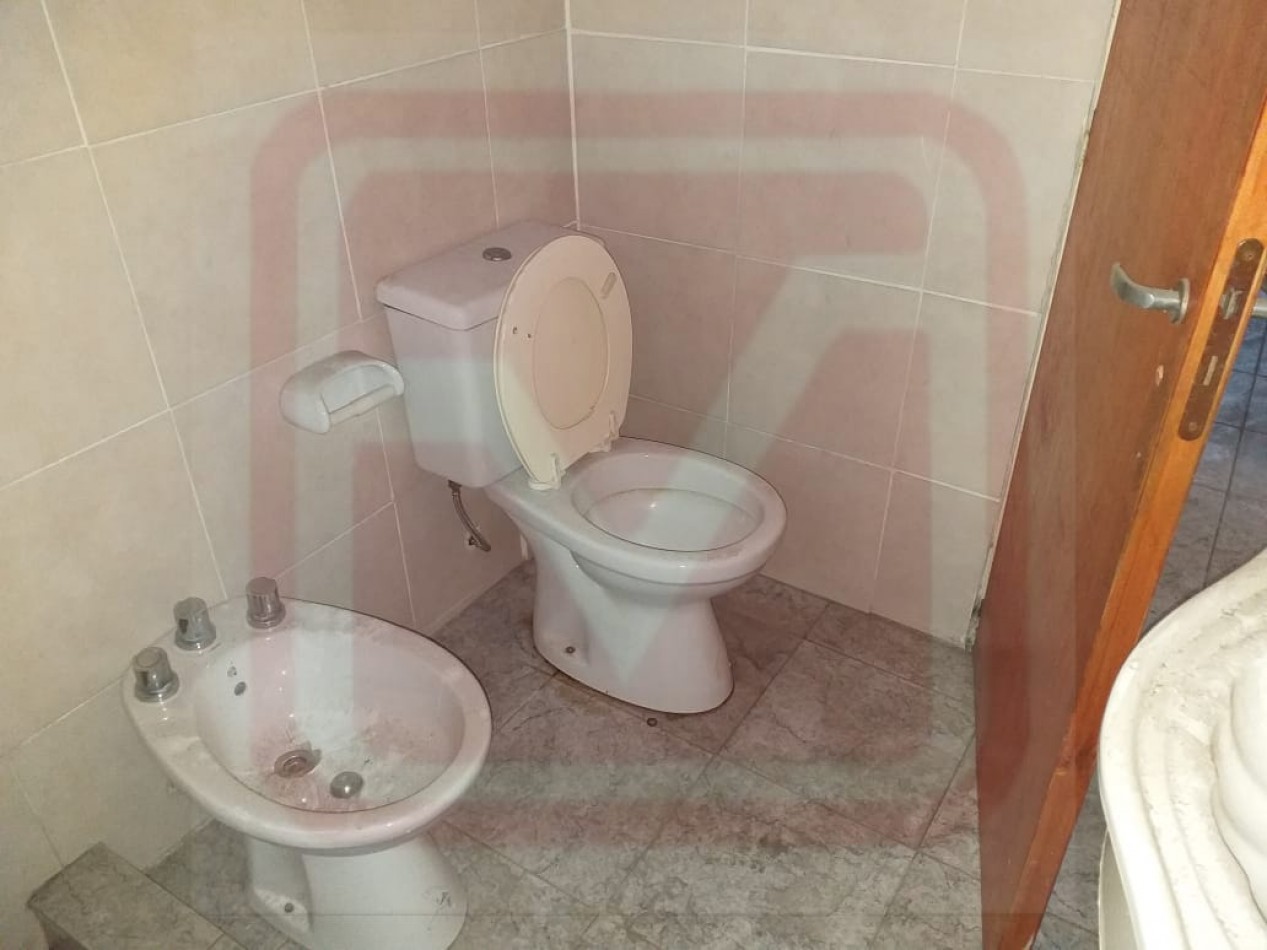 Depto dos ambientes. Silvio Olivieri 290, 1er piso. Isidro Casanova.  