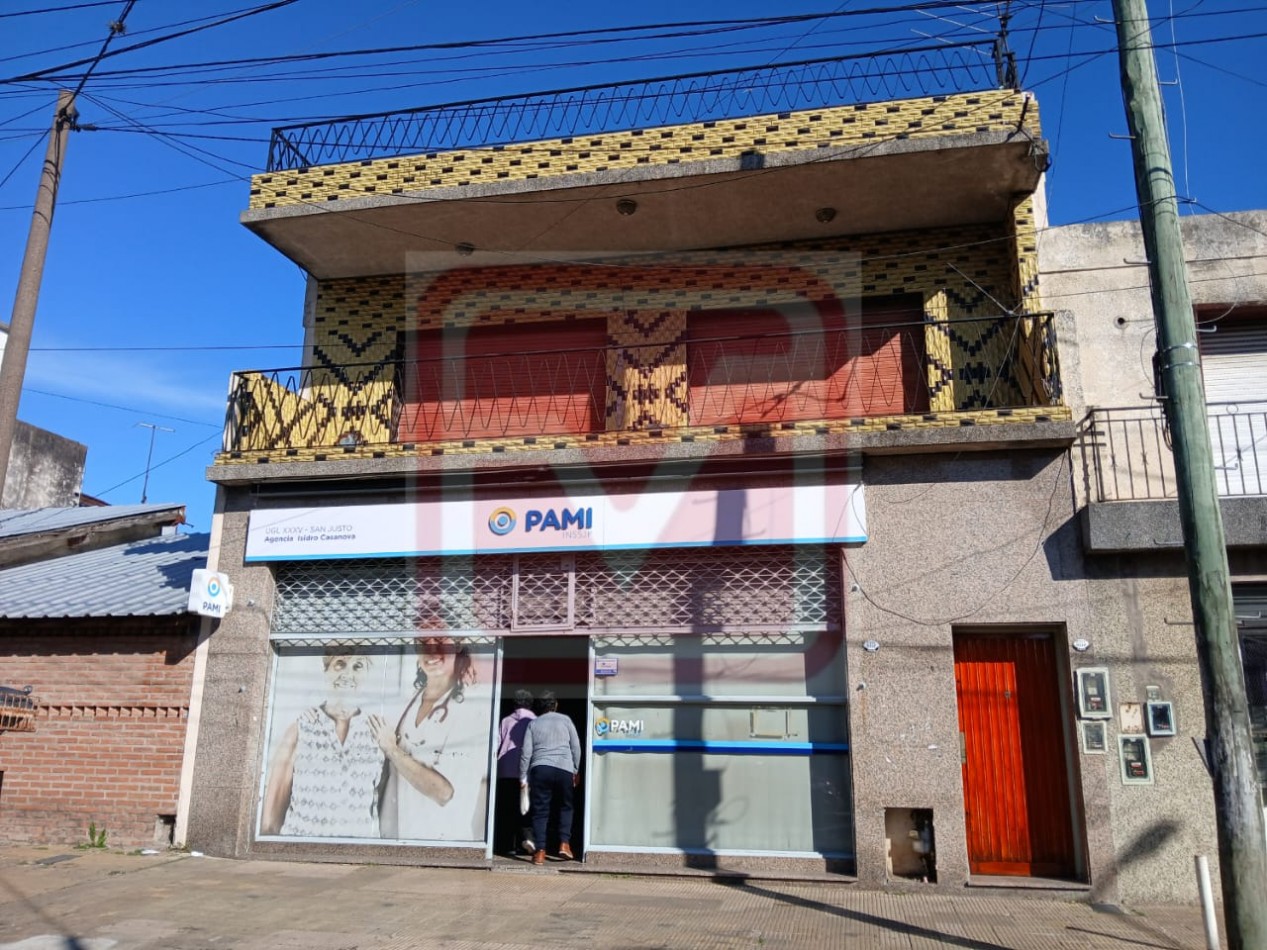 Departamento y local. Asuncion 5777. Isidro Casanova. 