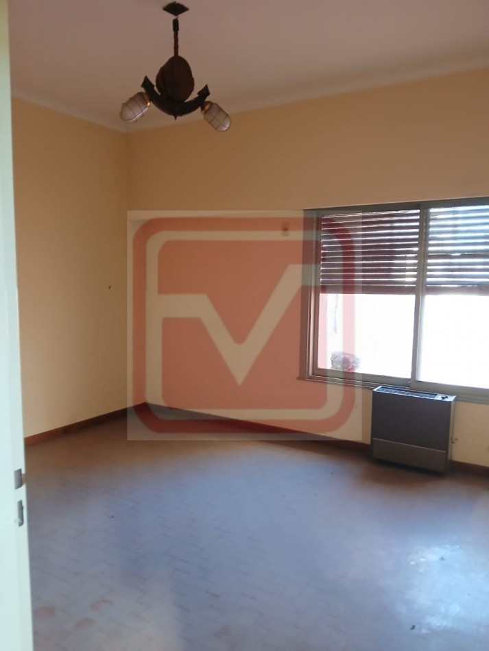 Departamento y local. Asuncion 5777. Isidro Casanova. 