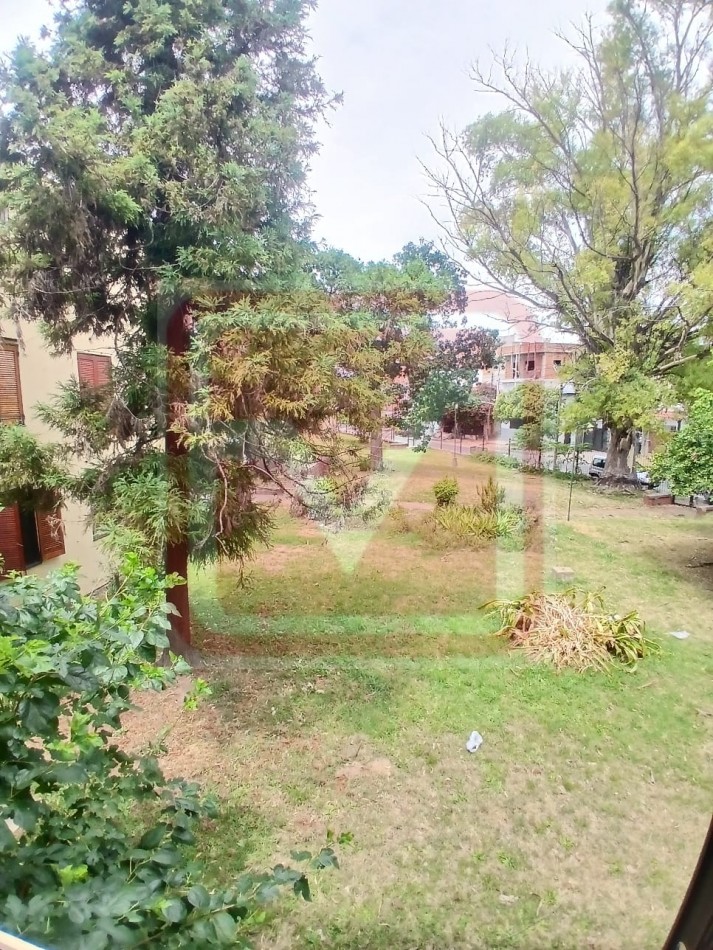 Depto cuatro ambientes. Barrio Luz y Fuerza. Isidro Casanova.   