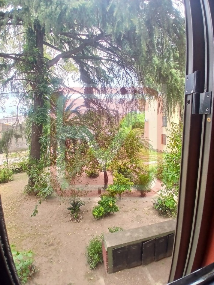 Depto cuatro ambientes. Barrio Luz y Fuerza. Isidro Casanova.   