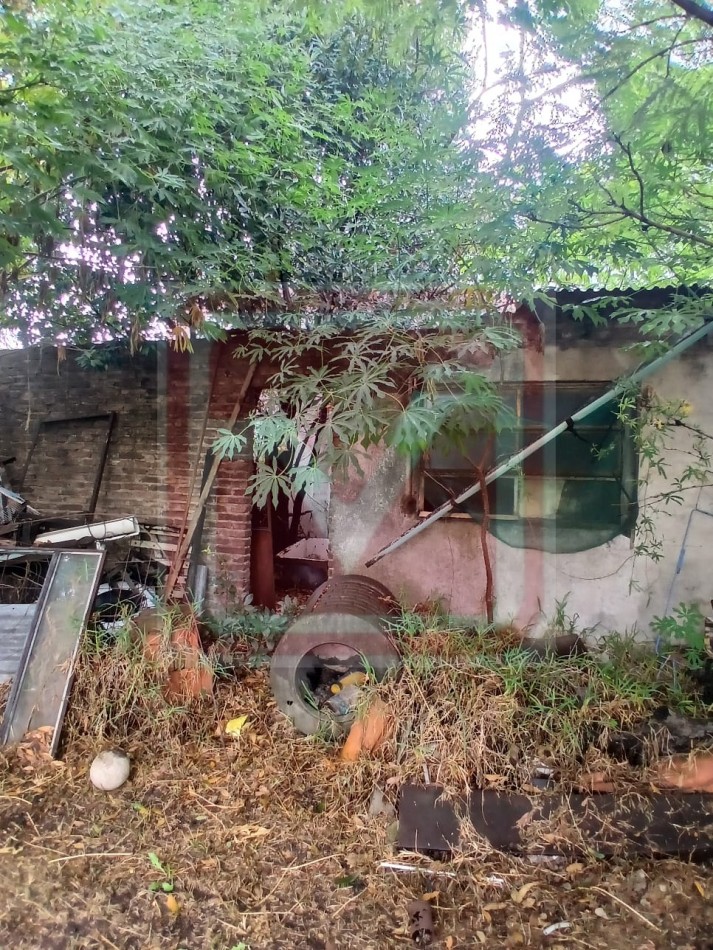 Vivienda y local. Av. Don Bosco 2553/ 55. Moron.