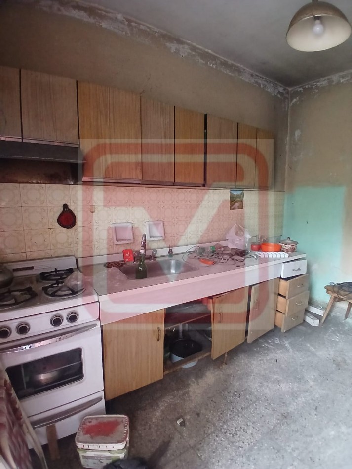 Vivienda y local. Av. Don Bosco 2553/ 55. Moron.