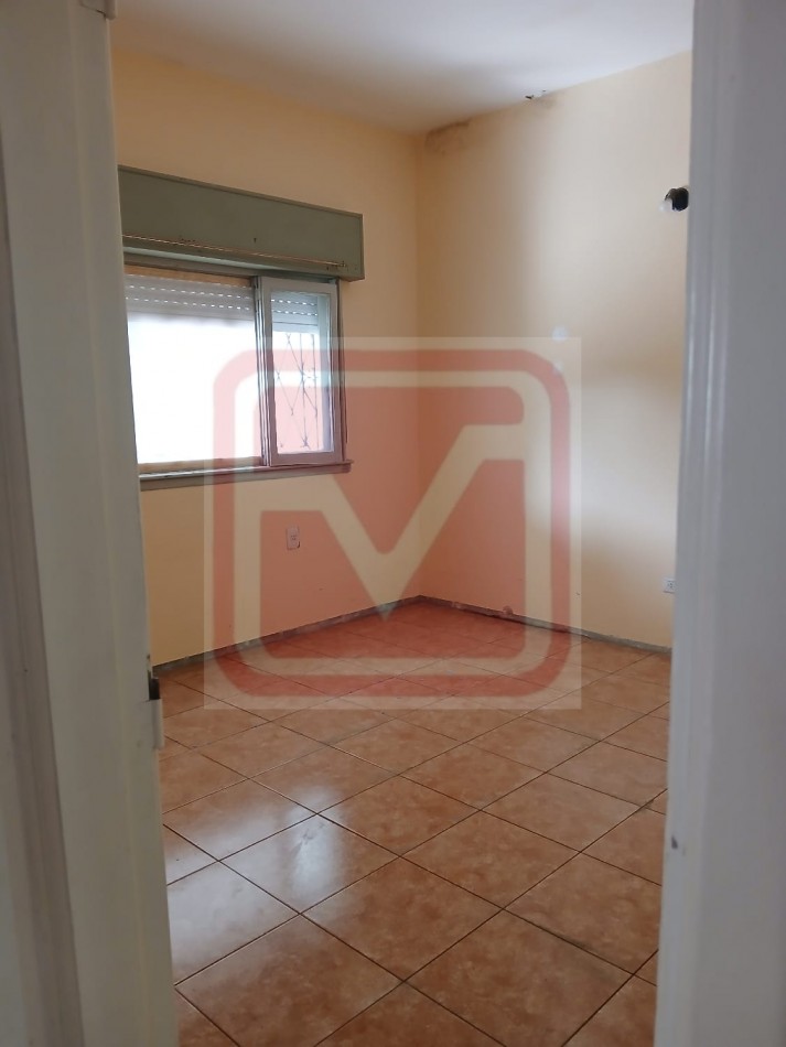 P.H. de tres ambientes. Republica de Portugal 2160. Isidro Casanova.