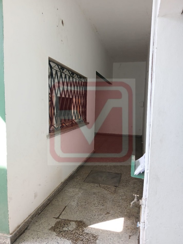 P.H. de tres ambientes. Republica de Portugal 2160. Isidro Casanova.