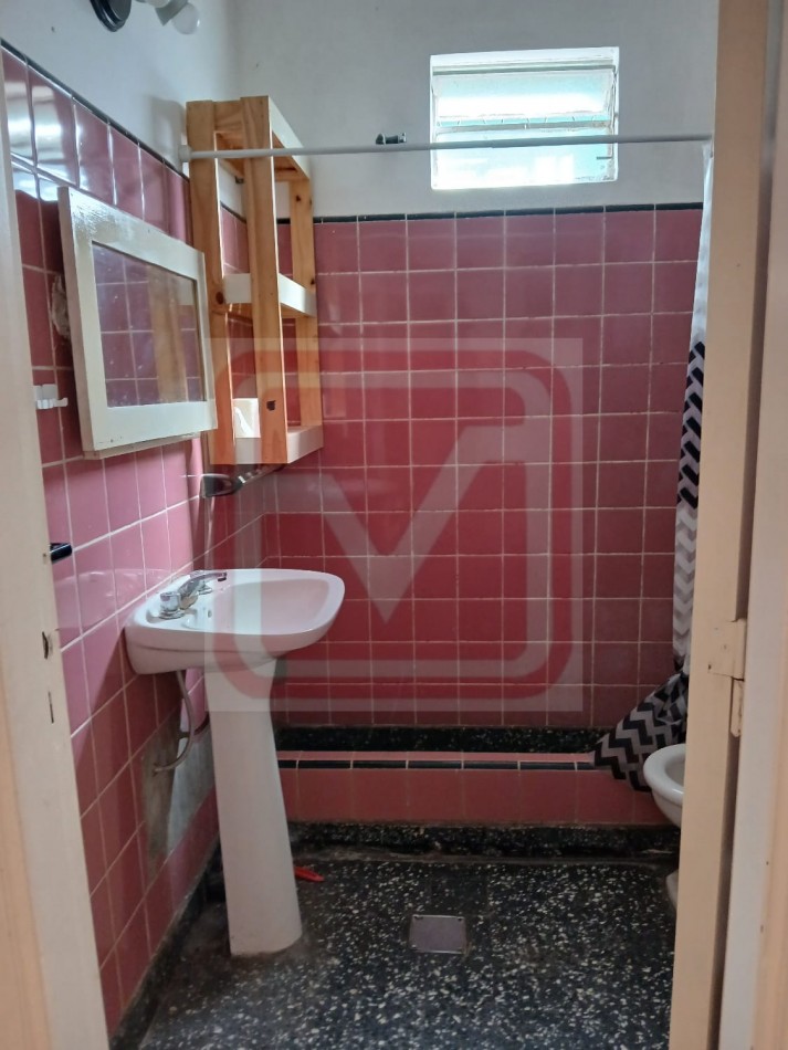 P.H. de tres ambientes. Republica de Portugal 2160. Isidro Casanova.