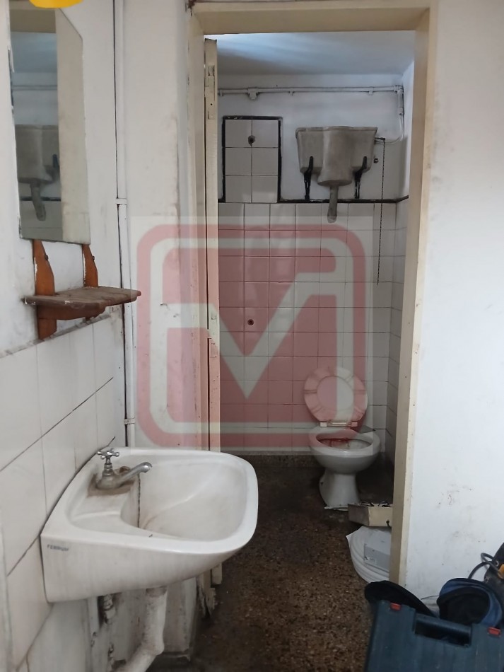 Local. Av. Carlos Casares 623. Rafael Castillo. 