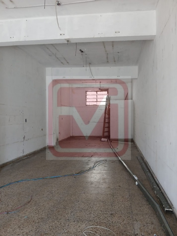 Local. Av. Carlos Casares 623. Rafael Castillo. 