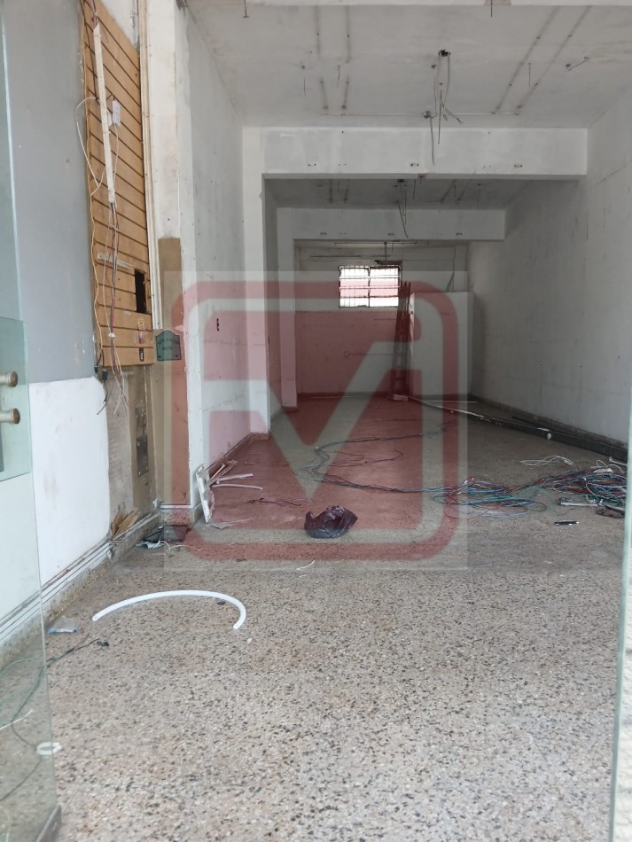 Local. Av. Carlos Casares 623. Rafael Castillo. 