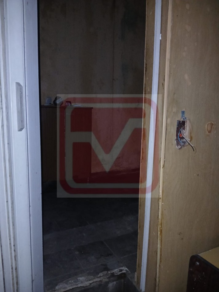 Local. Islas Malvinas 3132. Isidro Casanova.