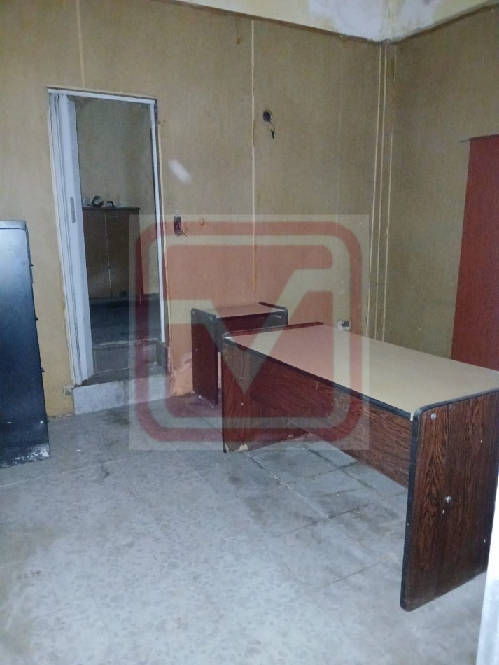 Local. Islas Malvinas 3132. Isidro Casanova.