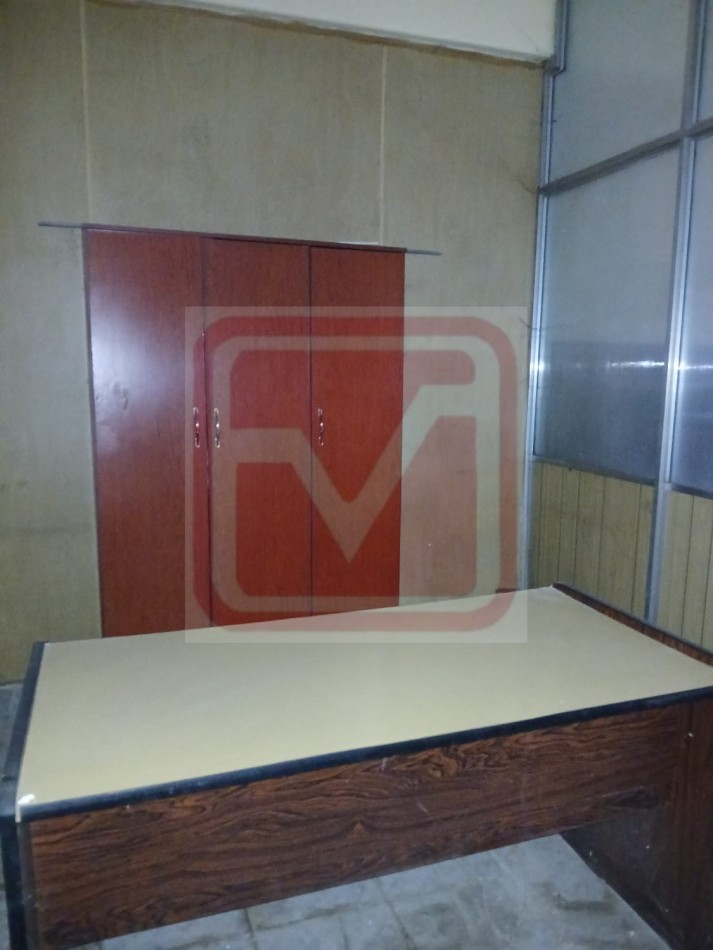 Local. Islas Malvinas 3132. Isidro Casanova.