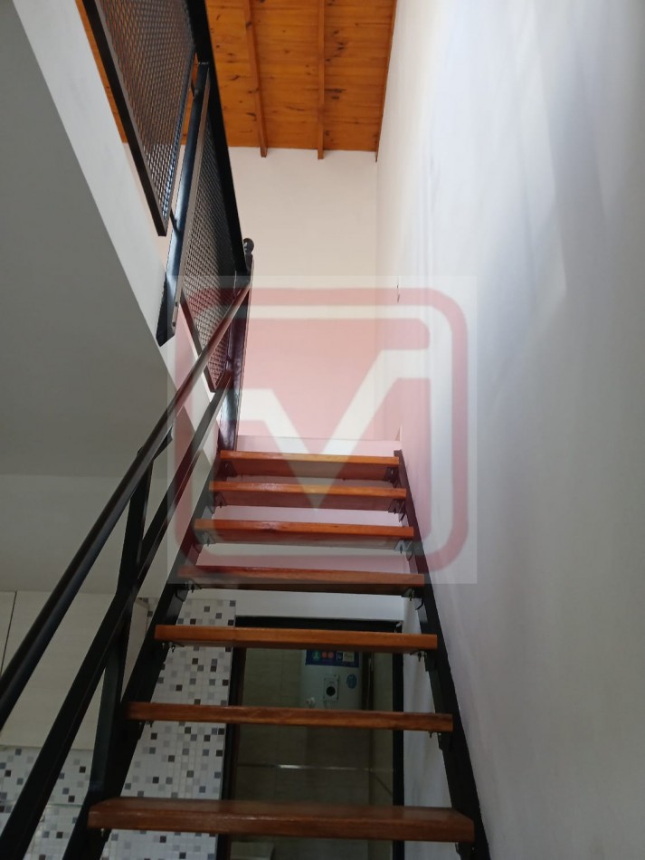 Alquiler. Duplex de dos ambientes. Bruselas 1521. Luzuriaga.
