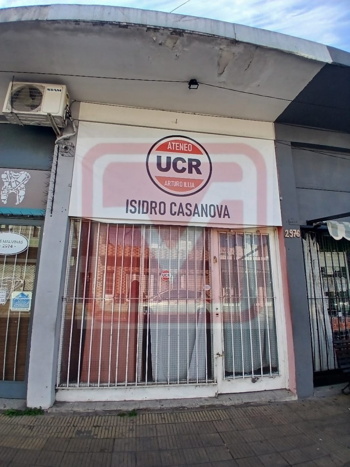 Local. Malvinas 2978. Isidro Casanova.