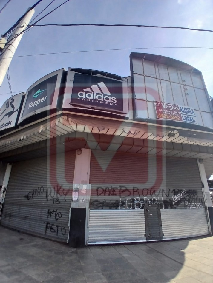 Local. Crovara esquina Espinosa. Isidro Casanova.