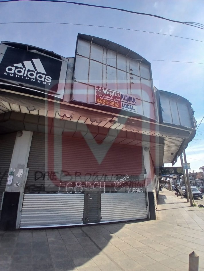 Local. Crovara esquina Espinosa. Isidro Casanova.