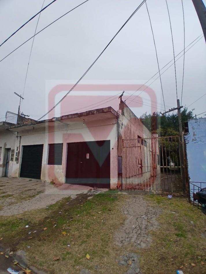  Viviendas y local. Segundo Sombra 4053. Isidro Casanova.