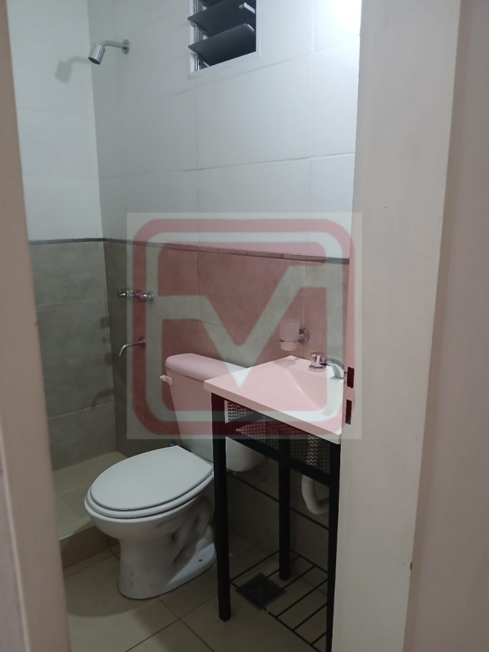 Monoambiente en primer piso. Roma 3226. Isidro Casanova. 