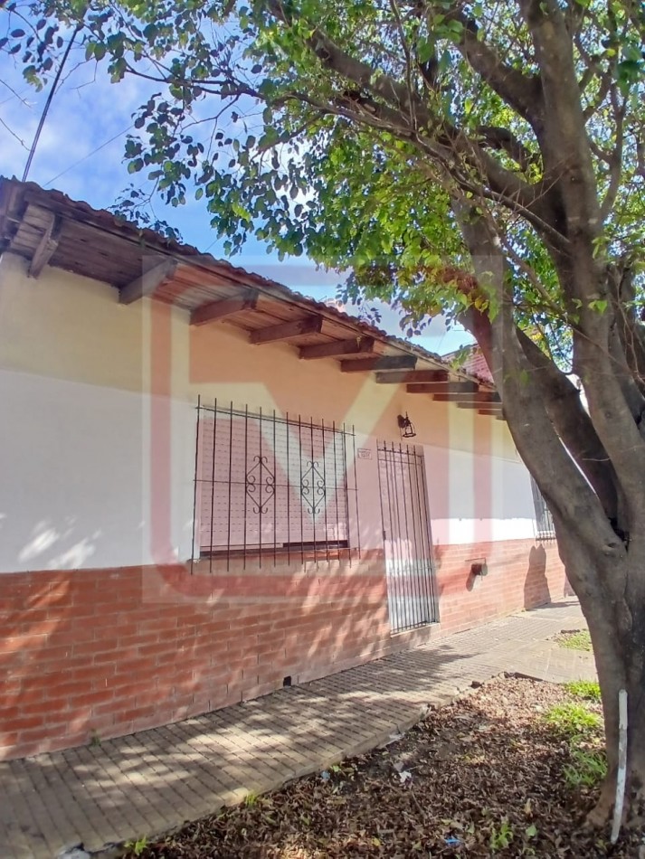 PH de tres ambientes. Albarellos 2205. Isidro Casanova.