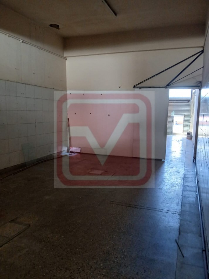 Local. Av. Carlos Casares 619. Rafael Castillo.