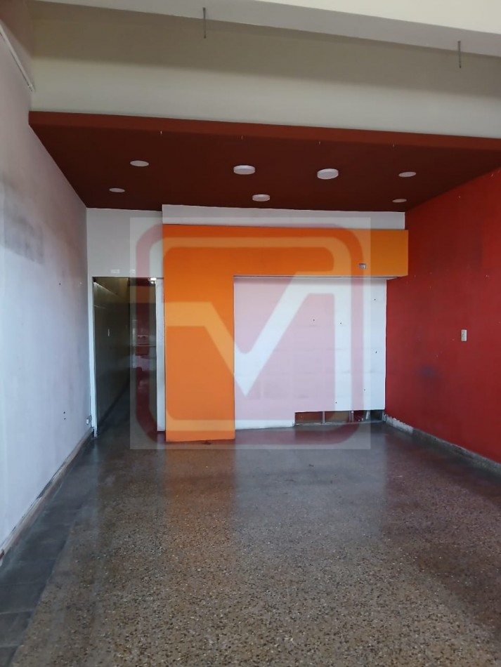 Local. Av. Carlos Casares 619. Rafael Castillo.