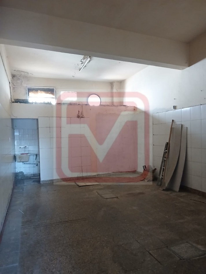 Local. Av. Carlos Casares 619. Rafael Castillo.