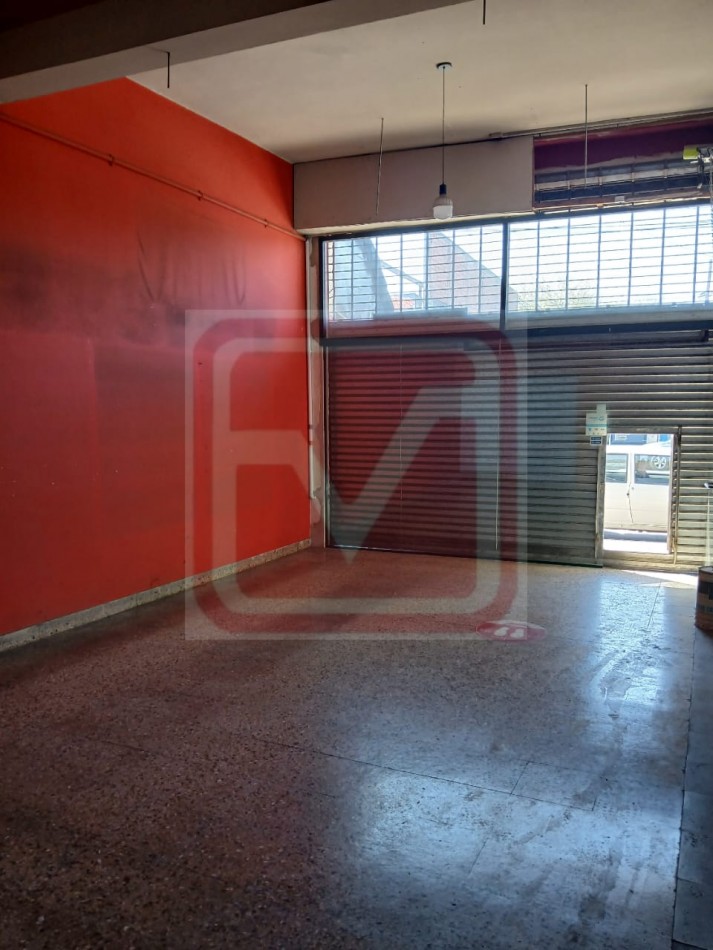Local. Av. Carlos Casares 619. Rafael Castillo.