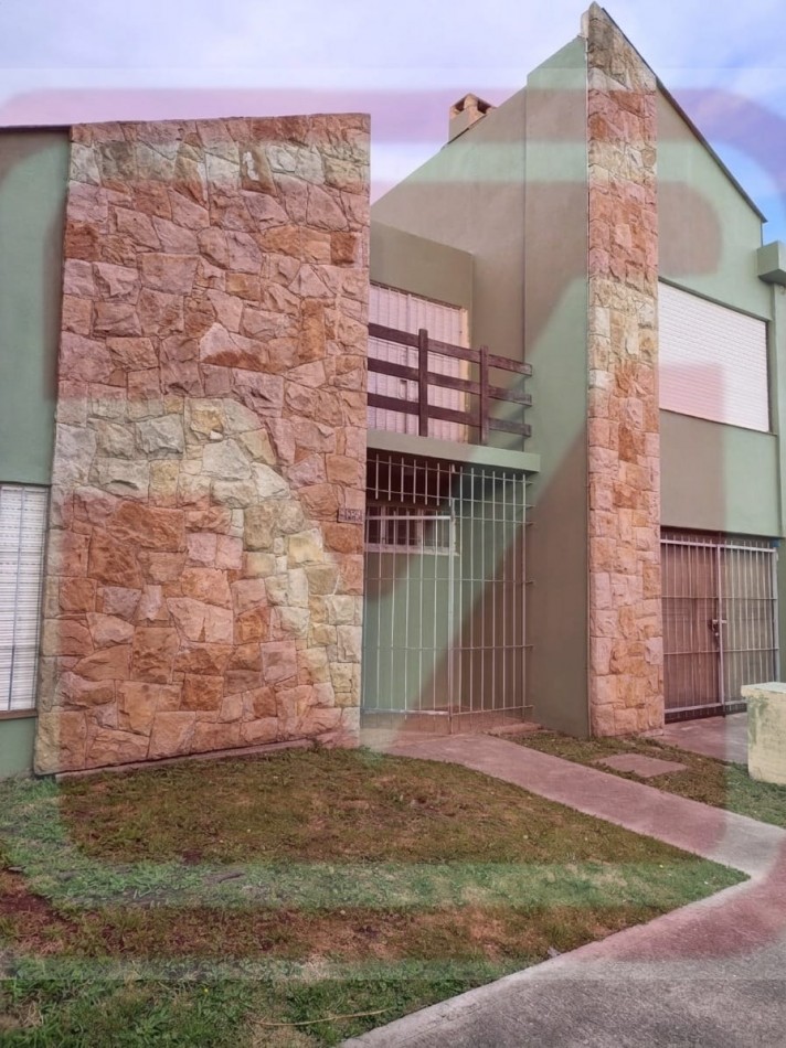 Chalet de tres amb. Cataluña 4895. Mar del Plata.