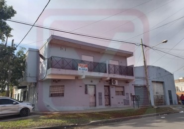 Depto dos ambientes. Silvio Olivieri 290, 1er piso. Isidro Casanova.  