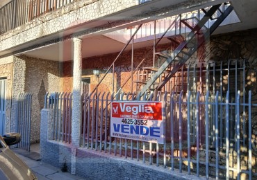 Vivienda multifamiliar en dos plantas. Caupolican 5542. Isidro Casanova. 