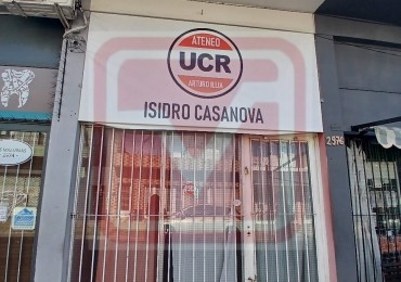 Local. Malvinas 2978. Isidro Casanova.
