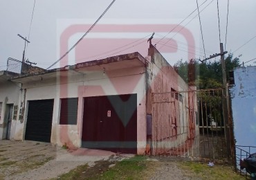  Viviendas y local. Segundo Sombra 4053. Isidro Casanova.